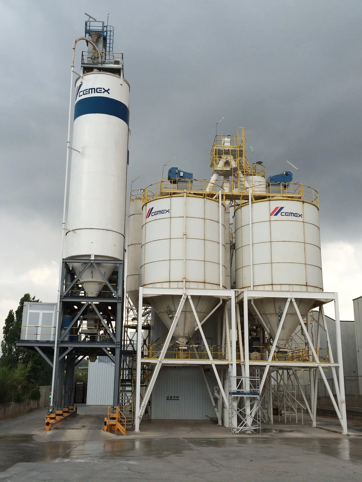 Dry mortar plant. CEMEX - Rubí, Spain - 